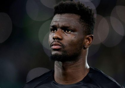 "Nyukasl" müdafiəsinə "div" axtarır