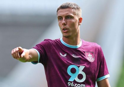 "Liverpul" müdafiəsini Maksim Esteve ilə gücləndirir