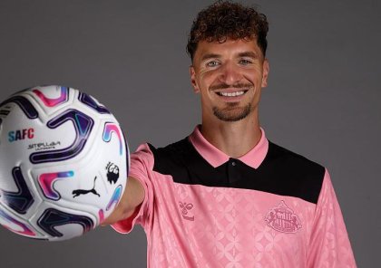 Tomas Mönye İngiltərə klubunda