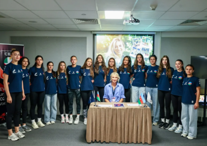 Yelena Şabovta yeniyetmə və gənc voleybolçularla görüşdü
