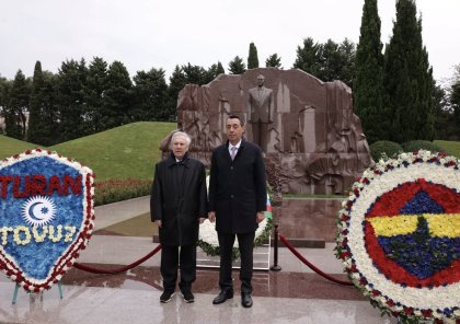 "Fənərbağça"nın nümayəndələri Heydər Əliyevin məzarını və Şəhidlər xiyabanını ziyarət ediblər