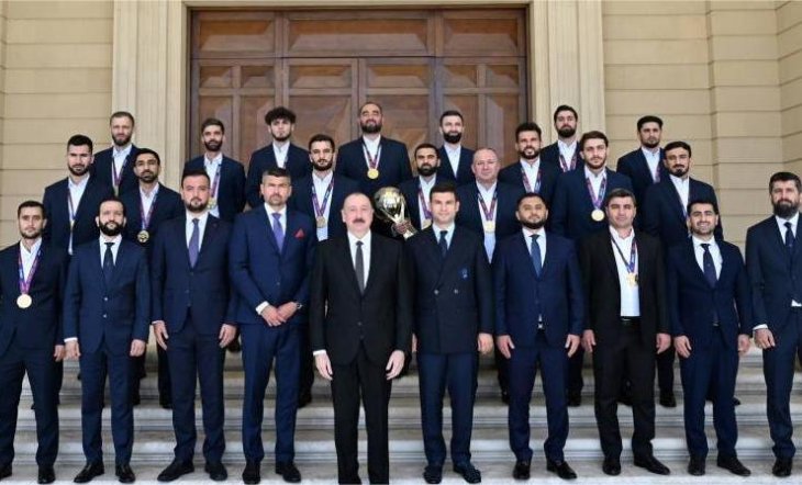 İlham Əliyev minifutbol üzrə dünya çempionu olan Azərbaycan millisini qəbul etdi