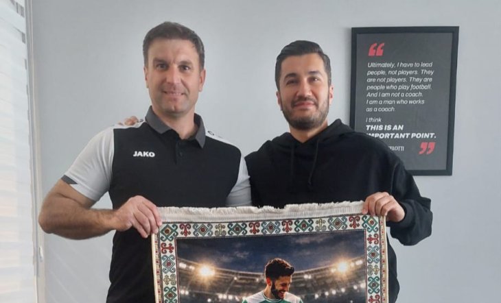 Azərbaycanlı məşqçidən Nuri Şahinə xüsusi hədiyyə - FOTO