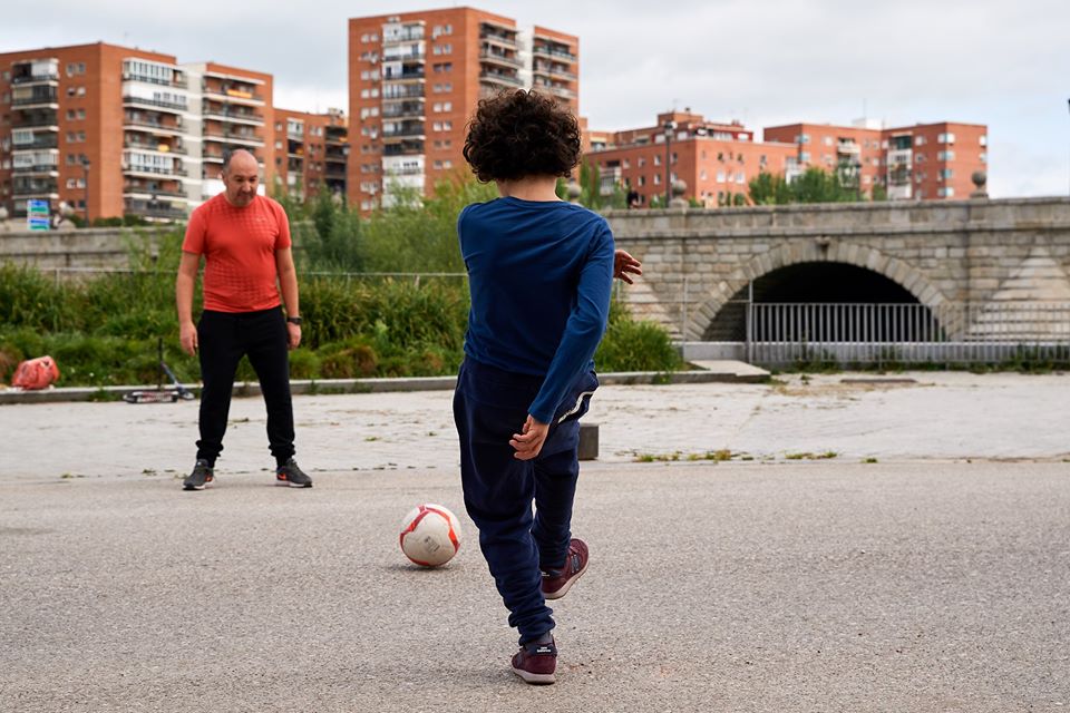 Karantin rejiminin yumşaldılmasını futbol oynamaqla "qeyd etdilər" - FOTOLAR