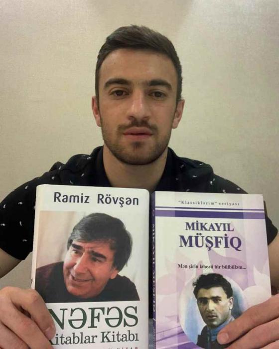 Qara Qarayev hansı kitabları oxuyur? - FOTO