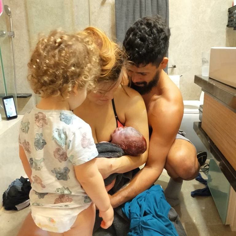 UFC çempionu ev şəraitində ana oldu, FOTOnu paylaşdı