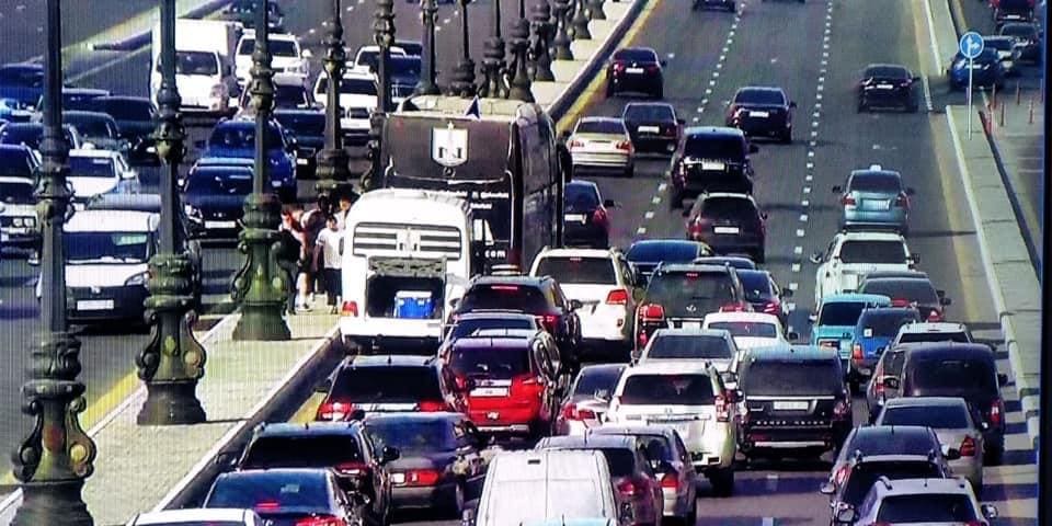 "Neftçi"nin avtobusu qəzaya düşdü, sürücüsü yumruq davasına çıxdı - FOTOLAR + VİDEOLAR