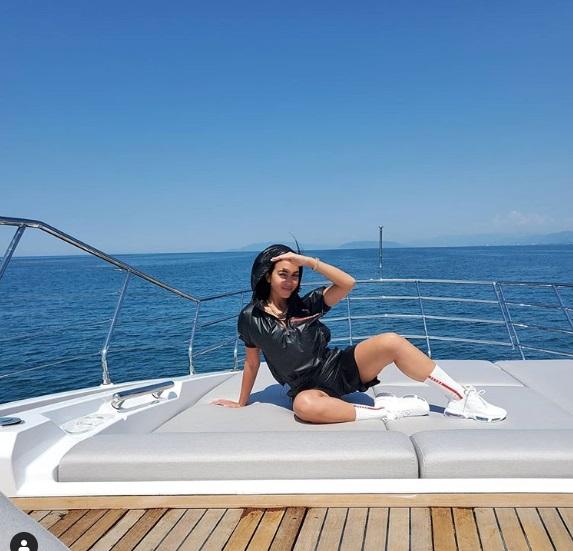 Ronaldunun sevgilisinin yaxta istirahəti - FOTO