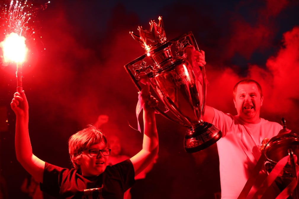 "Liverpul" azarkeşləri çempionluğu belə bayram etdilər - FOTOLAR