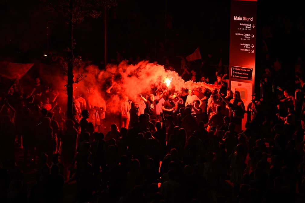 "Liverpul" azarkeşləri çempionluğu belə bayram etdilər - FOTOLAR