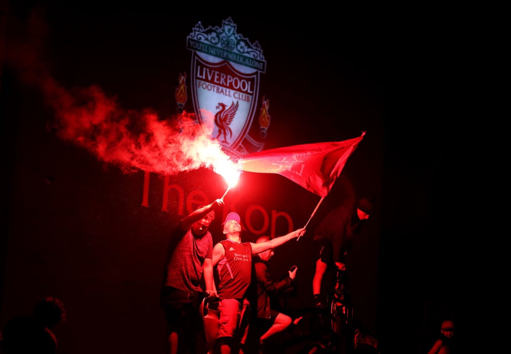 "Liverpul" azarkeşləri çempionluğu belə bayram etdilər - FOTOLAR