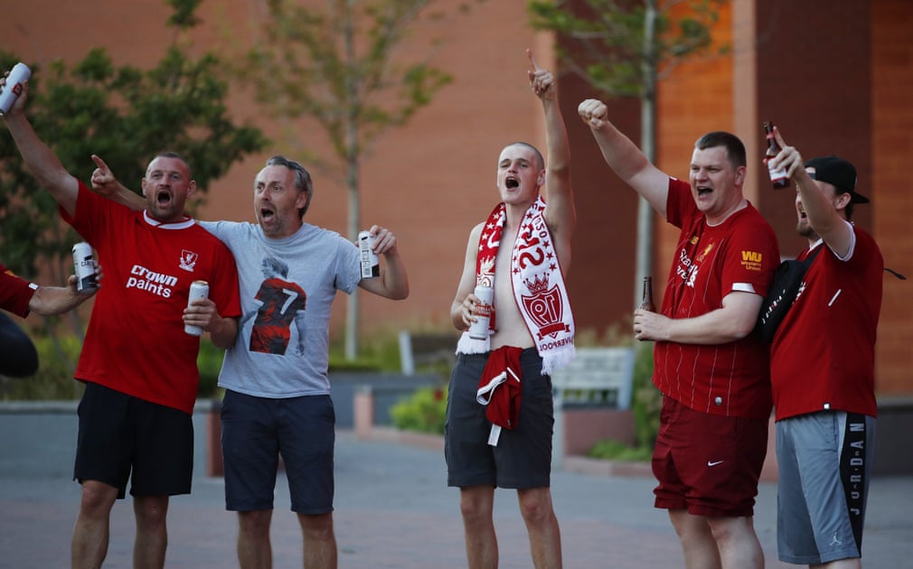 "Liverpul" azarkeşləri çempionluğu belə bayram etdilər - FOTOLAR