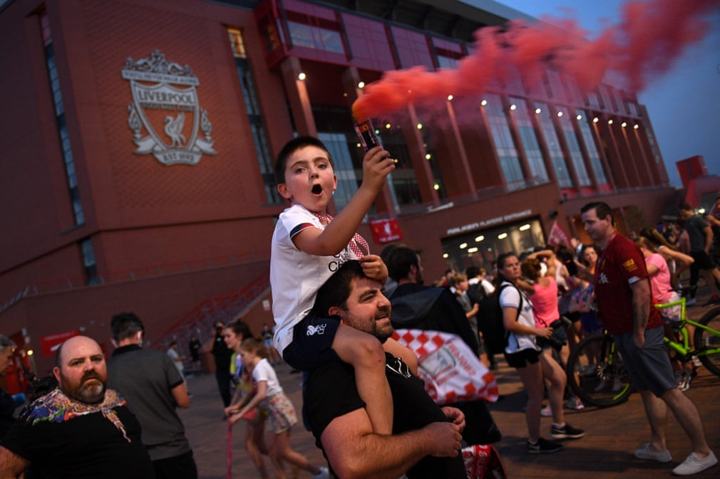 "Liverpul" azarkeşləri çempionluğu belə bayram etdilər - FOTOLAR