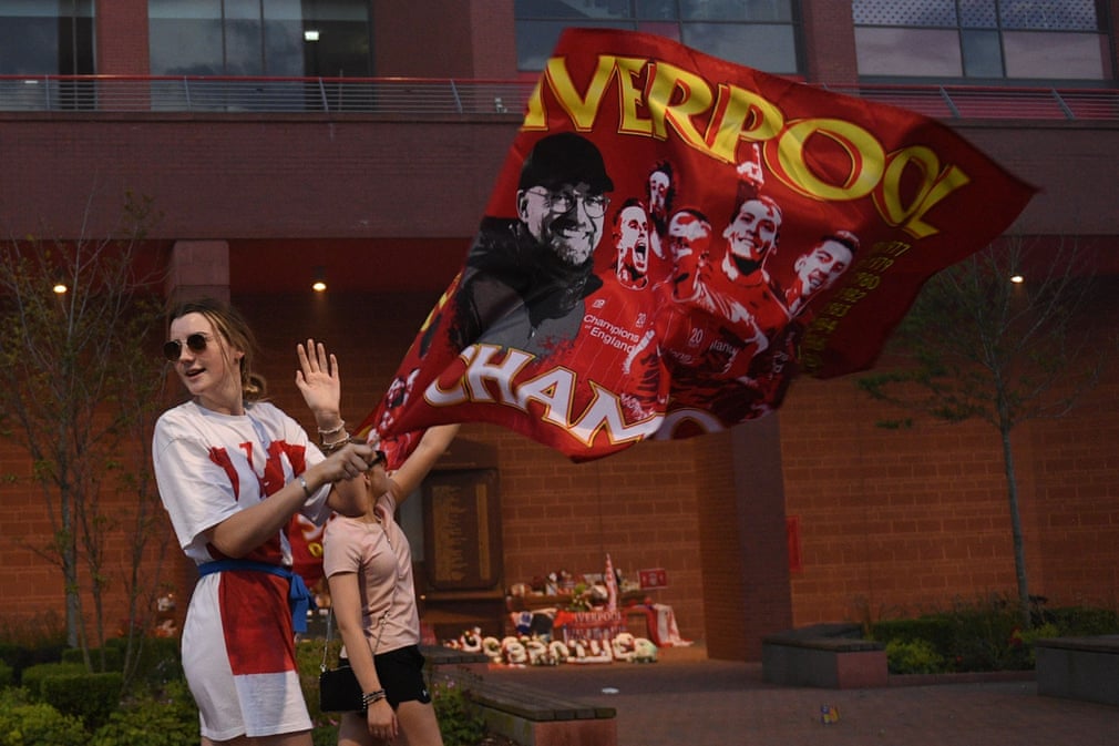 "Liverpul" azarkeşləri çempionluğu belə bayram etdilər - FOTOLAR