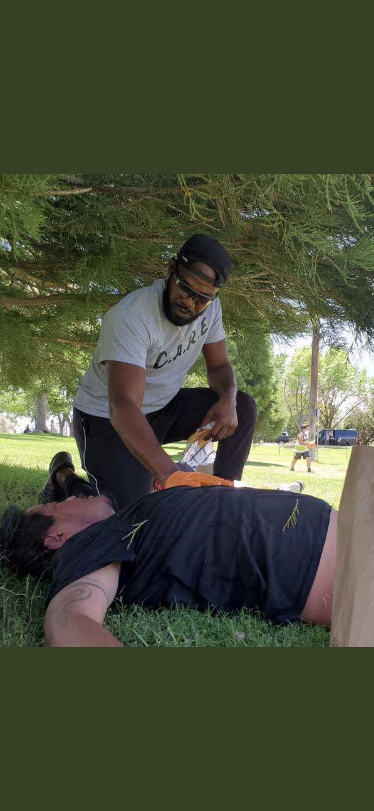 UFC çempionu insan həyatı qurtardı - FOTO