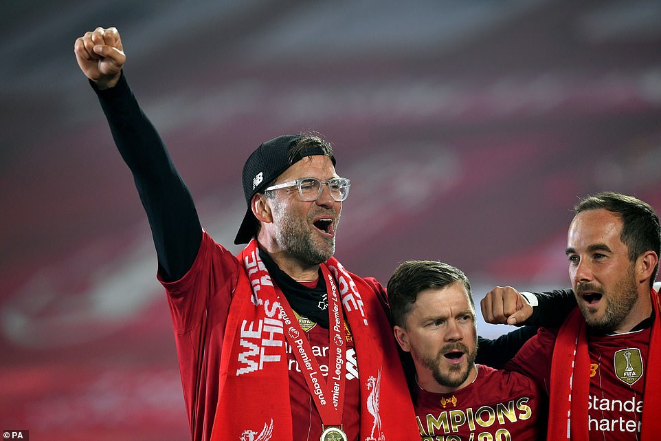 "Liverpul" Premyer Liqa kubokuna qovuşdu - FOTOLAR