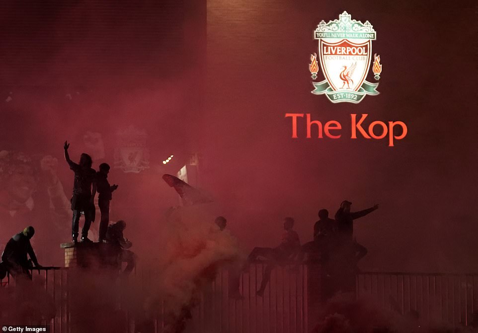 "Liverpul" Premyer Liqa kubokuna qovuşdu - FOTOLAR