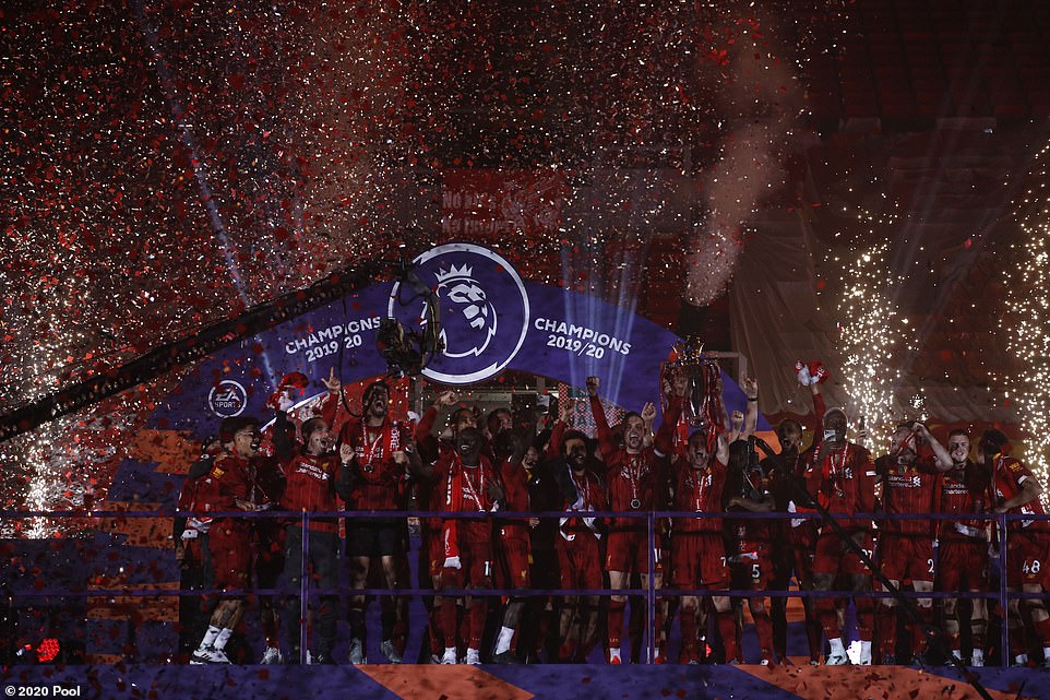 "Liverpul" Premyer Liqa kubokuna qovuşdu - FOTOLAR