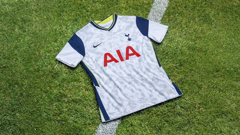 "Tottenhem" yeni formalarını təqdim etdi - FOTOLAR