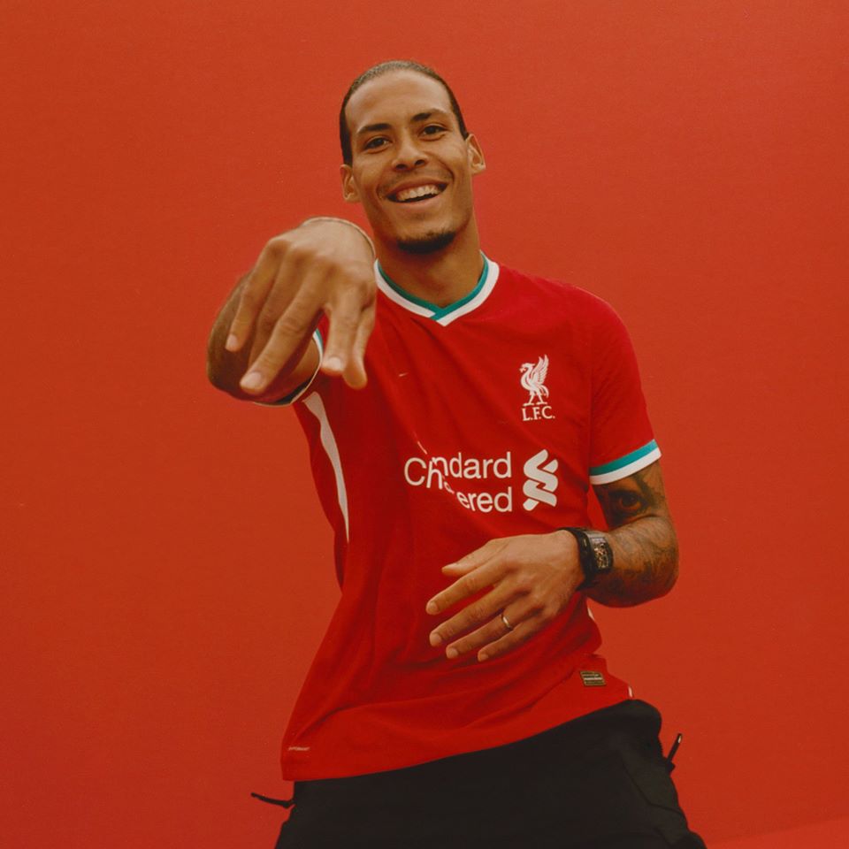 "Liverpul"un yeni forması - FOTOLAR