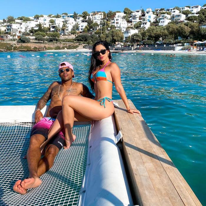 Ulduz futbolçunun sevgilisi ilə Bodrum tətili - FOTOLAR