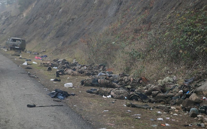"Reuters": Erməni hərbçilərin meyitləri Şuşanın girişində qalıb - FOTO
