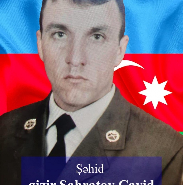 Şəhid övladının tabutunu başında daşıyan ana - VİDEO