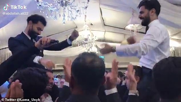Salah qardaşının toyuna getdiyi üçün tənqid olundu