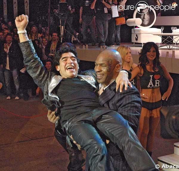 Tayson Maradonanın ölümünə belə reaksiya verdi - FOTO