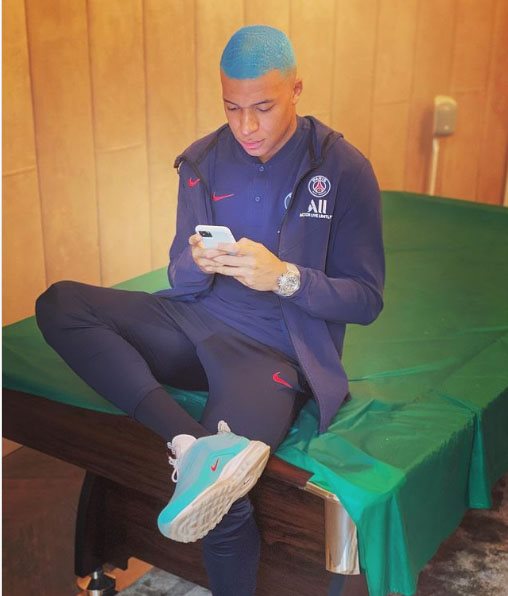 Mbappe saçlarını bu rəngə boyadı - FOTO