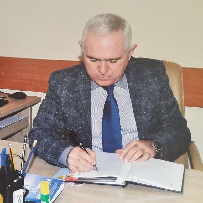 "Şərhçiləri tənqid edənlər gəlib mikrafon arxasında əyləşib..." - Rövşən Binnətli