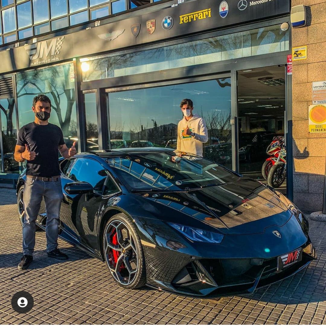 "Barselona"da ilk qolunu vurdu, fantastik məbləğə avtomobil aldı - FOTO