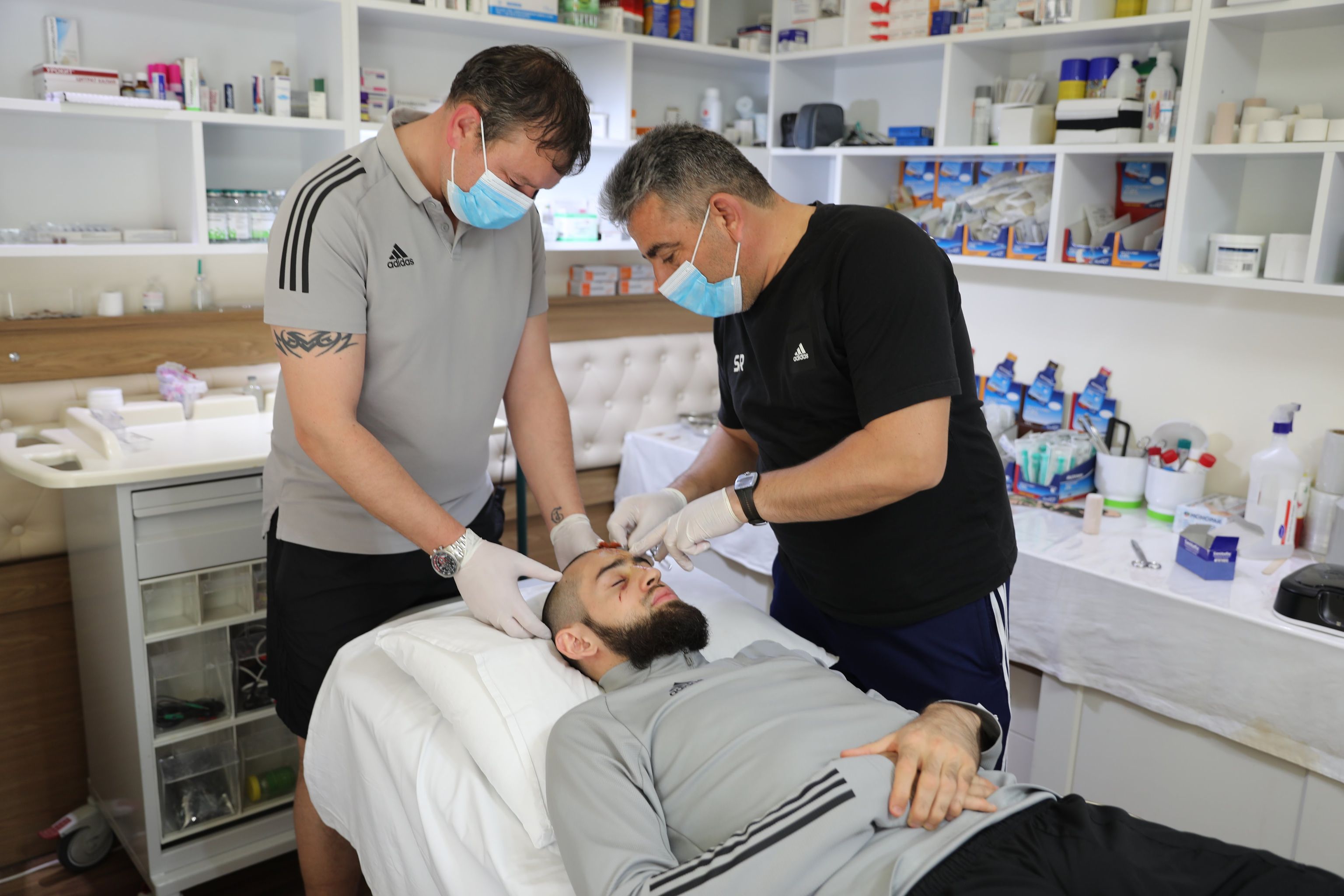 "Qarabağ"ın qapıçısı: "Başıma 25-dən artıq, üzümə 7 tikiş qoyulub"