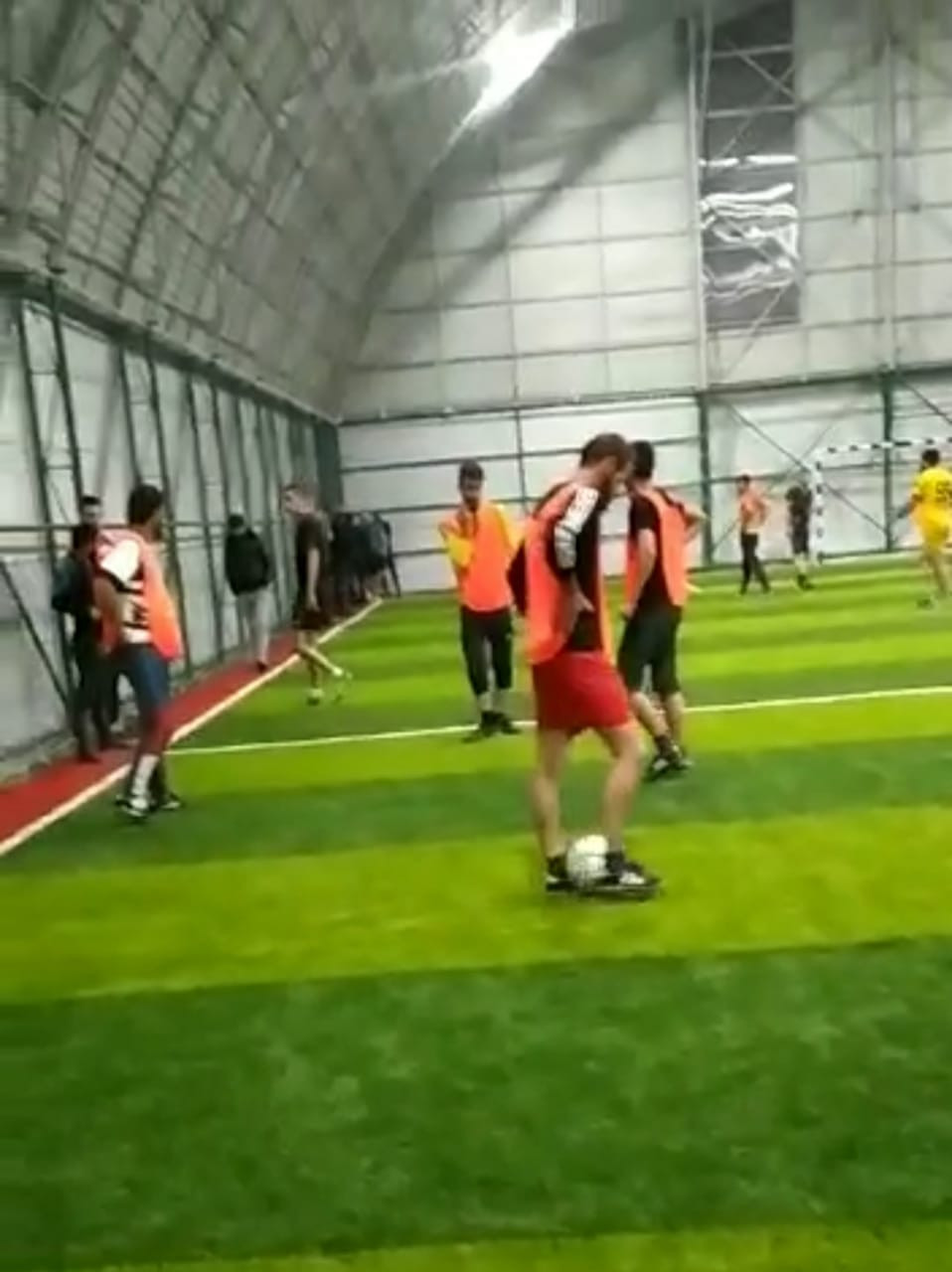 Futbol meydançası və idman zalında karantin qaydaları pozuldu - FOTO