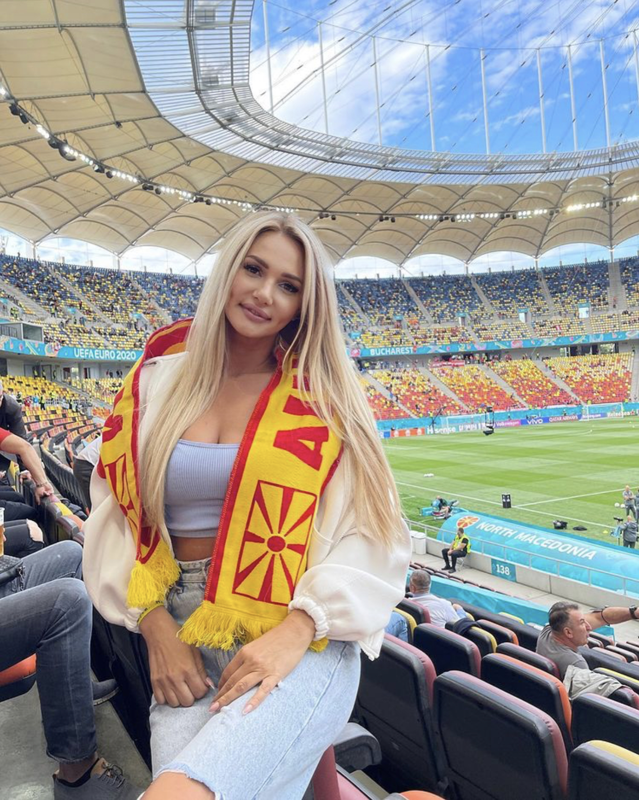 11 stadionun gözəlləri: Siyahıda “CBC Sport”un aparıcısı da var - FOTOLAR