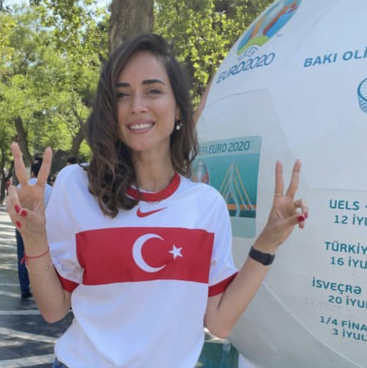 AVRO-2020: Azərbaycanlı teleaparıcı turun gözəlləri siyahısında - FOTOLAR