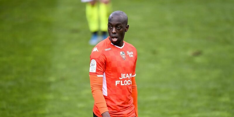 Fransız futbolçu hücuma məruz qaldı: Üzünə "kislota" atıldı...