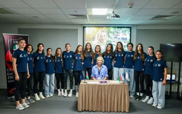 Yelena Şabovta yeniyetmə və gənc voleybolçularla görüşdü 